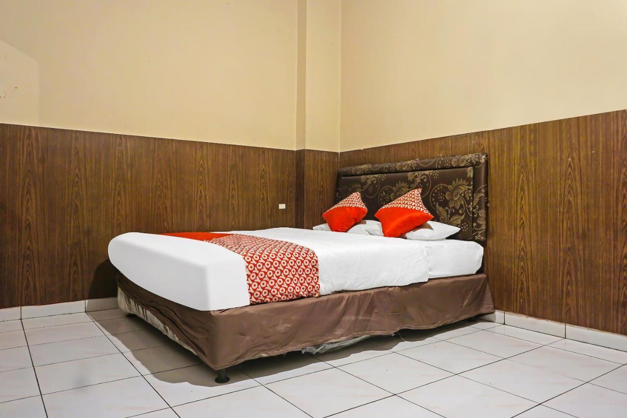 Oyo 1935 Hotel Diamond Inn Макасар Экстерьер фото