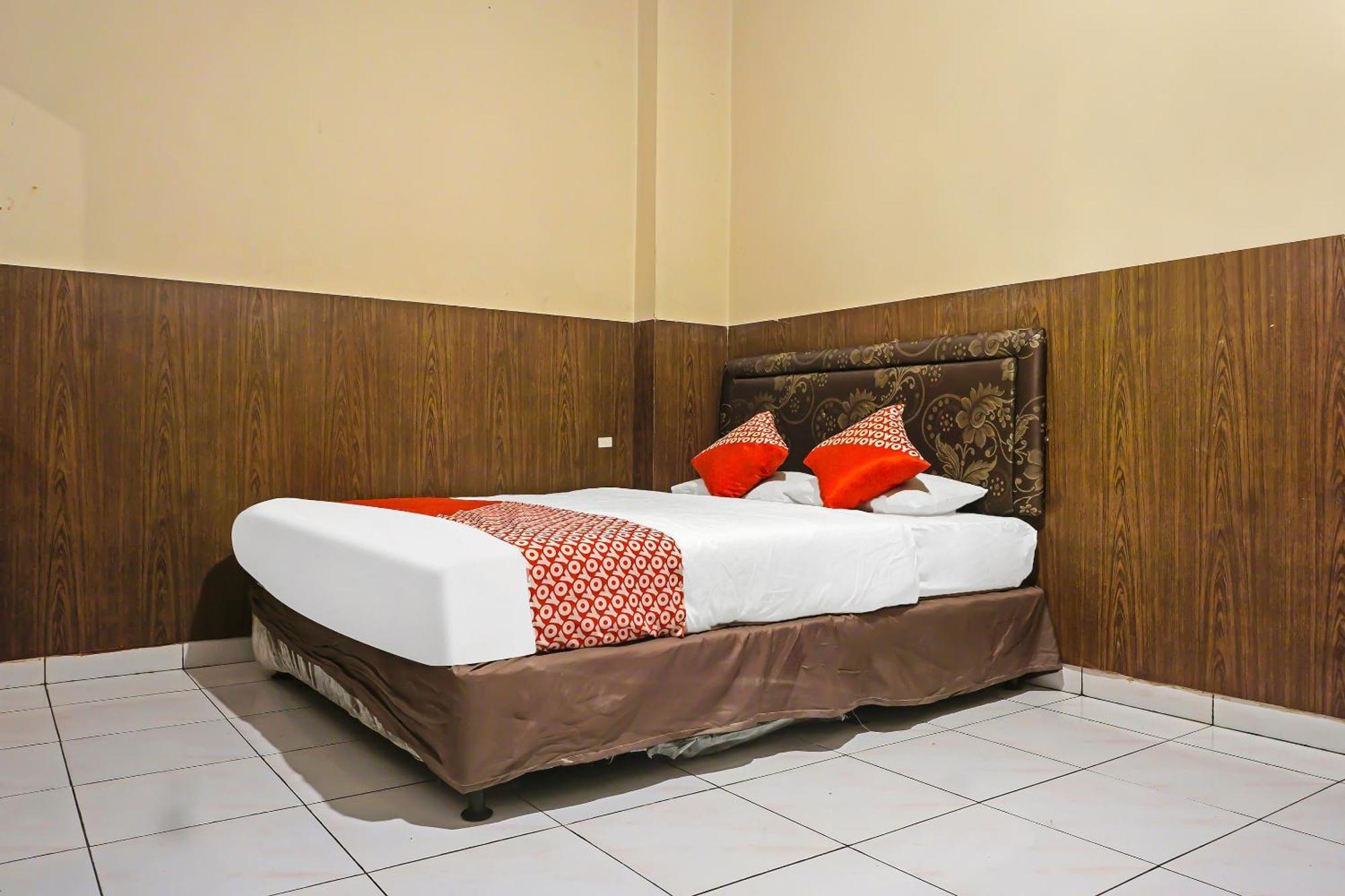 Oyo 1935 Hotel Diamond Inn Макасар Экстерьер фото
